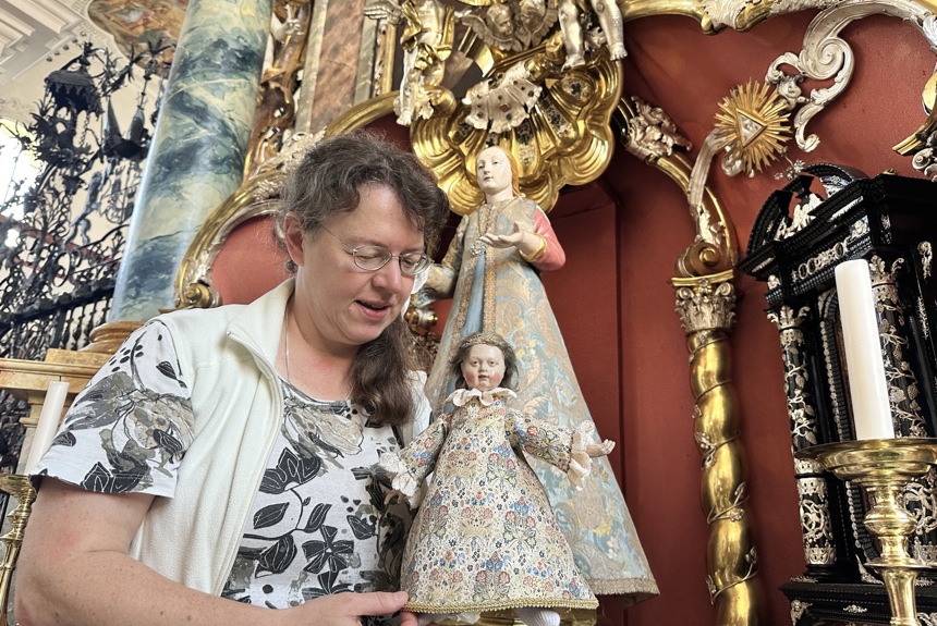 1508 1 Marienstatue Gewand Beatrix Zureich Sm8