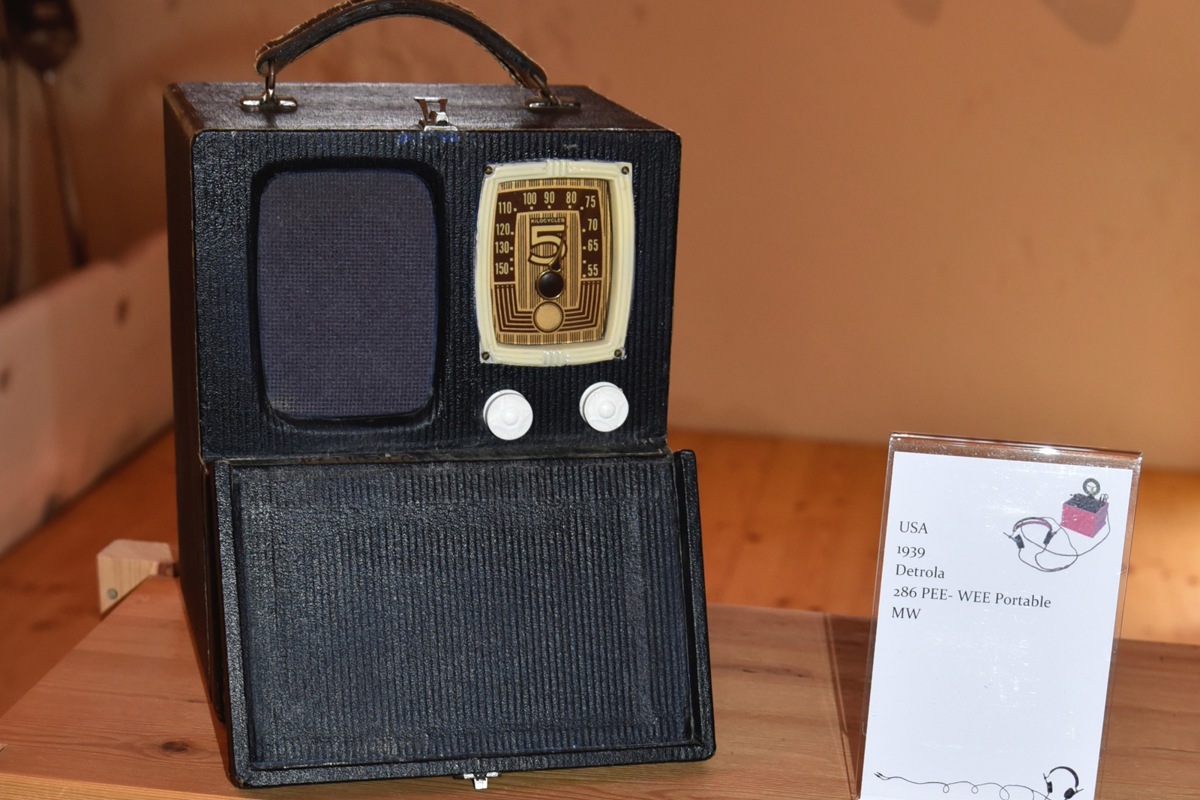 Das tragbare Radio aus den USA konnte Ende der 30er-Jahre bereits mit Batterien betrieben werden.  
