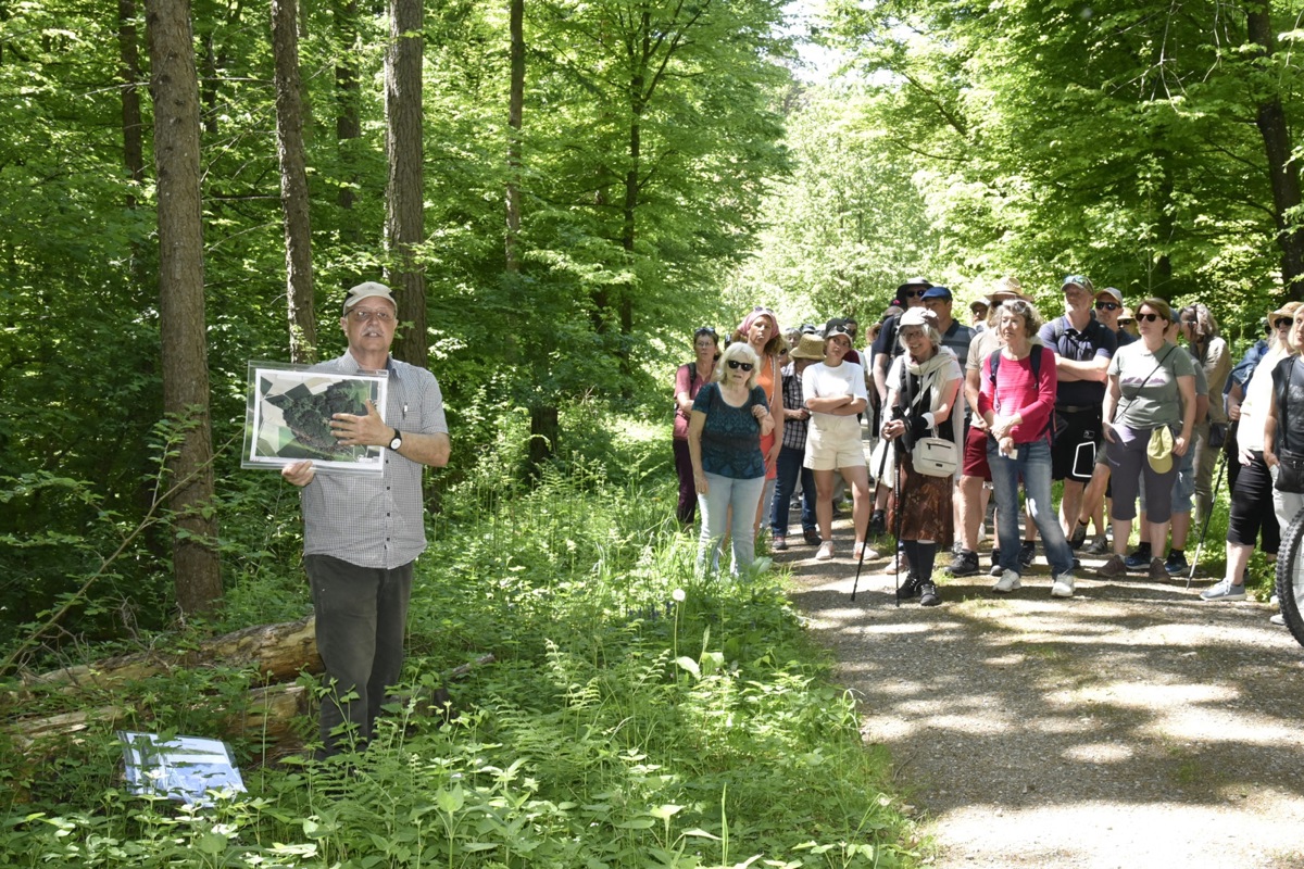 Förster Hans Beereuter verabschiedete sich mit einem Rundgang und vielen Anekdoten von der Bevölkerung. Im Amt ist er noch bis Ende Januar.