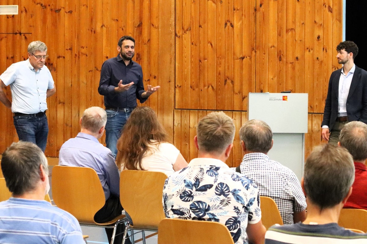 Sie referierten über die Elektromobilität. Von links: die Energieberater Christian Frei und Daniel Moos Sie referierten über die Elektromobilität. Von links: die Energieberater Christian Frei und Daniel Moos