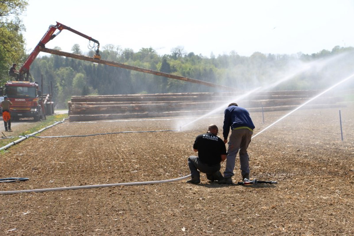 Bis das Thurwasser wie gewünscht aufs Feld spritzte