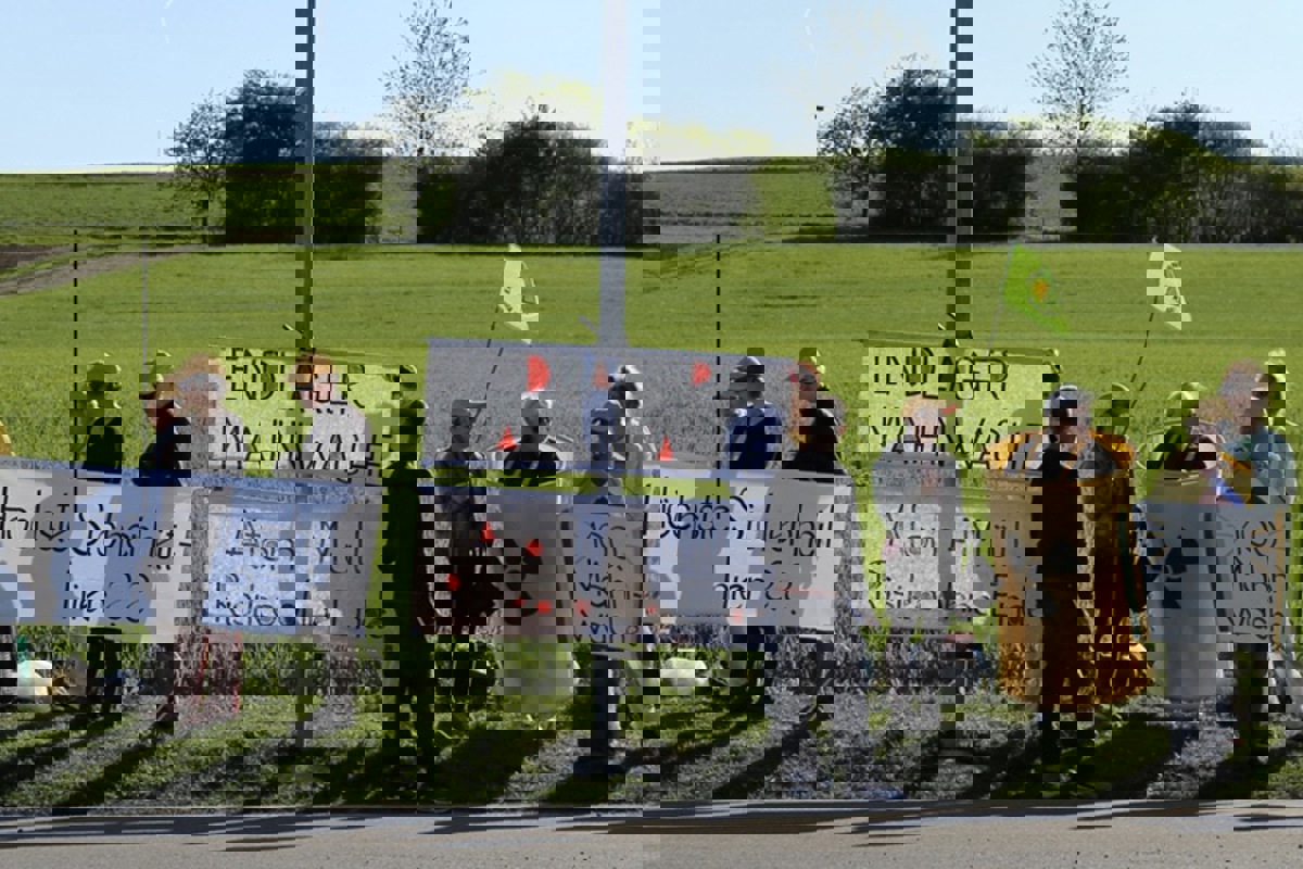 Wo jeden Donnerstag Mahnwache gehalten wird – hier ein Archivbild der hundertsten Wo jeden Donnerstag Mahnwache gehalten wird – hier ein Archivbild der hundertsten