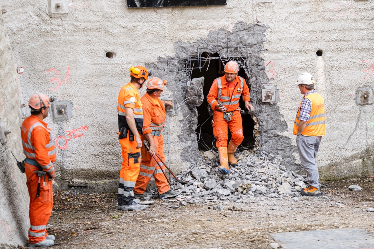 Am Dienstag wurde am Cholfirsttunnel der Durchschlag gefeiert. Am Dienstag wurde am Cholfirsttunnel der Durchschlag gefeiert.
