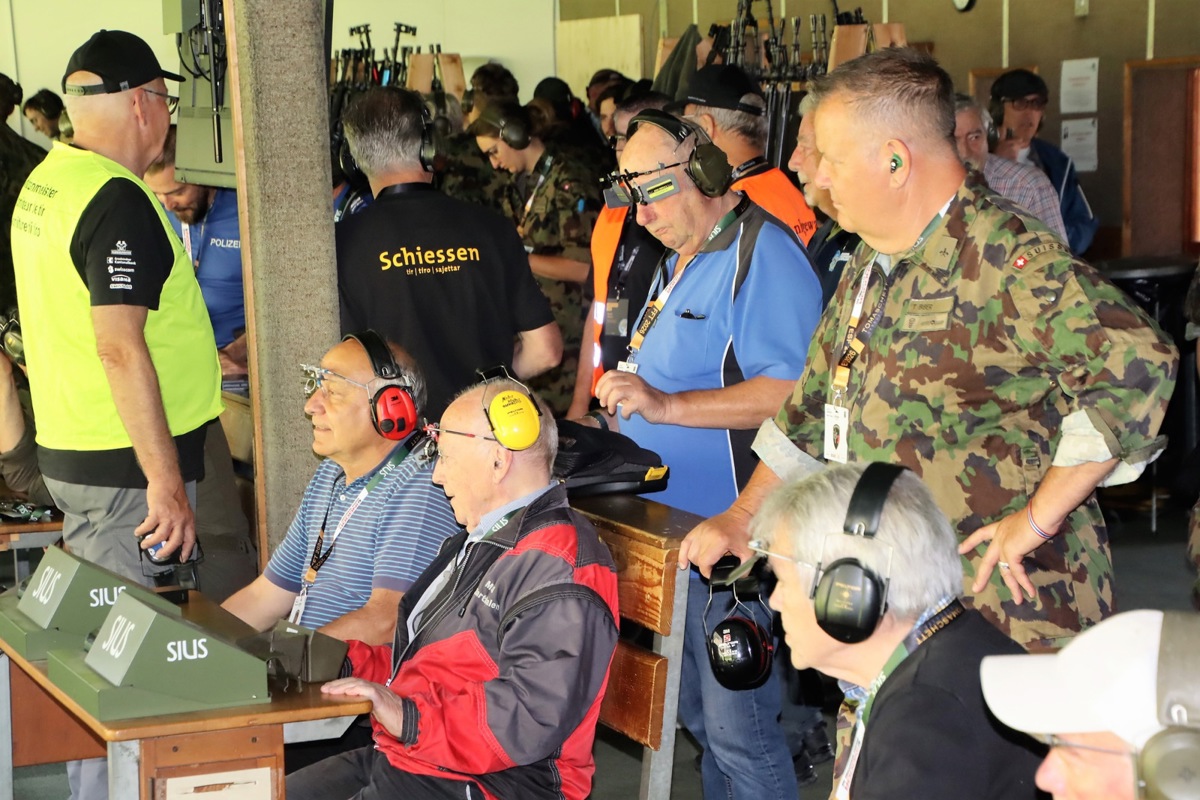 Von links: Guido Orsingher, Walter Nobs (beide sitzend), Josef Eberle, Matthias Geiger (nur Gesicht sichtbar) und Thomas Biber in Chur.