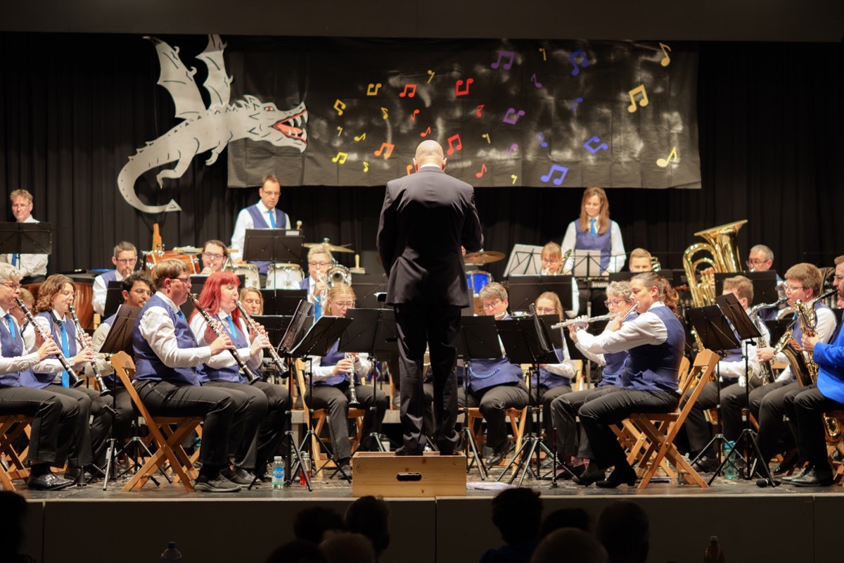 Die Musikgesellschaft Andelfingen unter neuer Leitung begeisterte das Publikum mit einem Unterhaltungskonzert auf hohem Niveau.