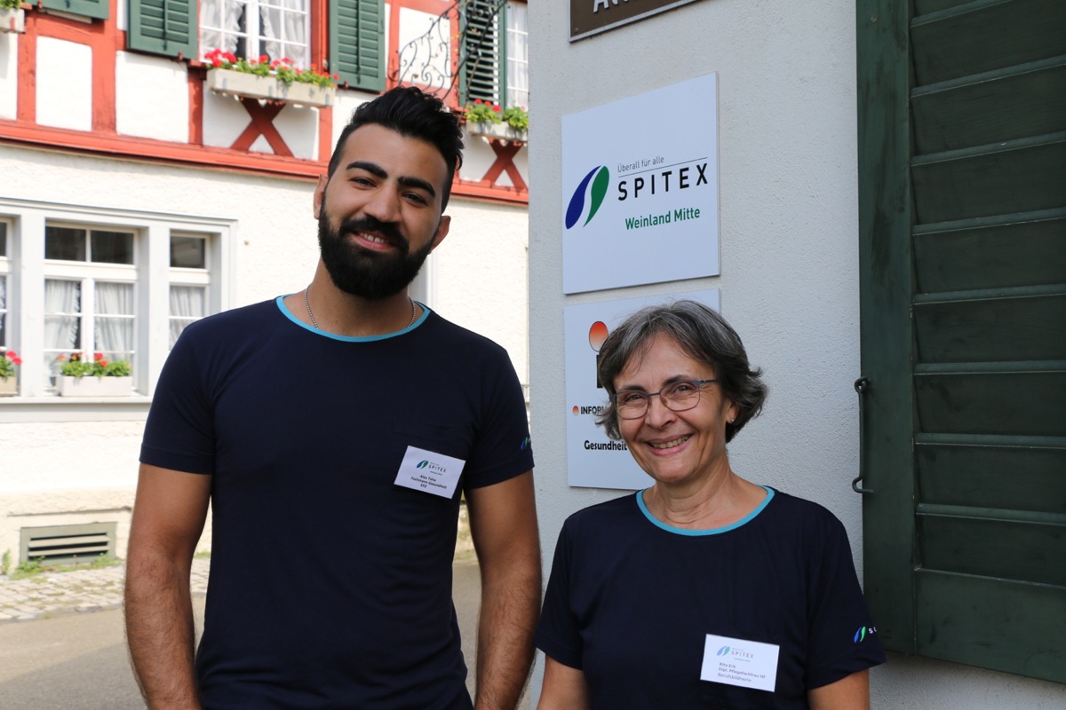 Ala Taha – bei Klienten und Klientinnen besser bekannt als «Alex» – hat die dreijährige Ausbildung bei der Spitex Weinland Mitte erfolgreich abgeschlossen. Berufsbildnerin Rita Erb ist stolz auf den ersten Lehrling der Organisation.