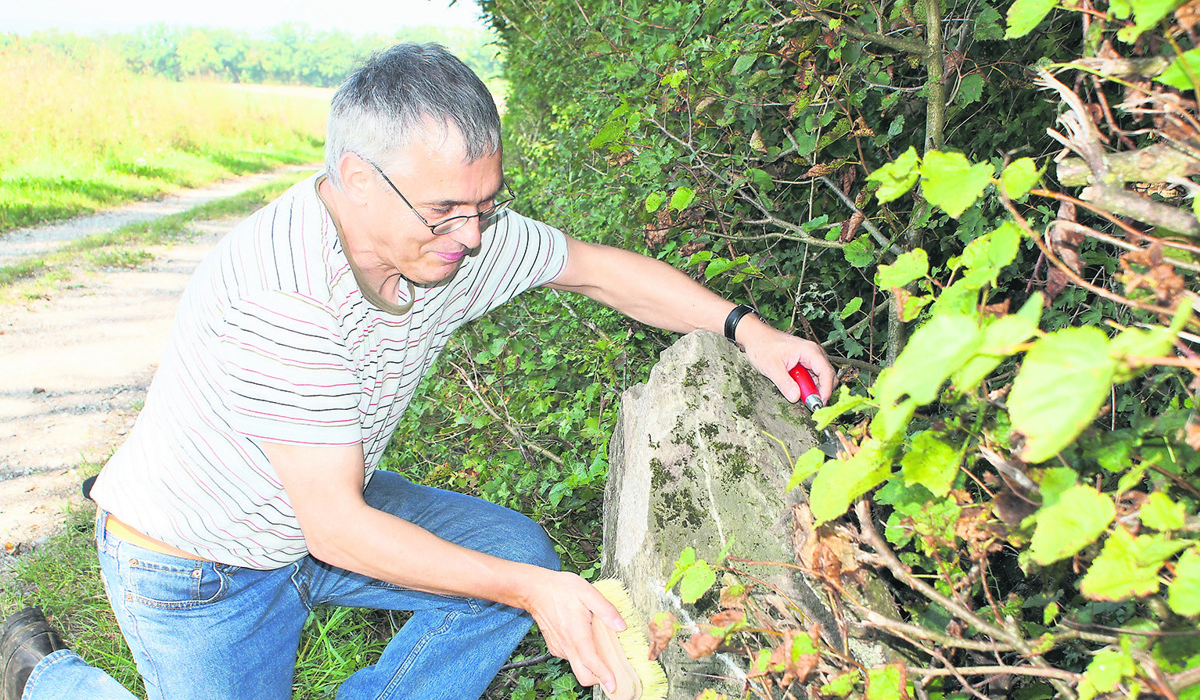 2207_9_grenzstein2_archiv6.jpg 2207_9_grenzstein2_archiv6.jpg