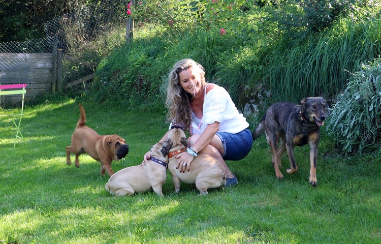 Franziska Glanzmann freut sich, wenn bald wieder mehr Leben in ihr Hundehotel einkehrt.