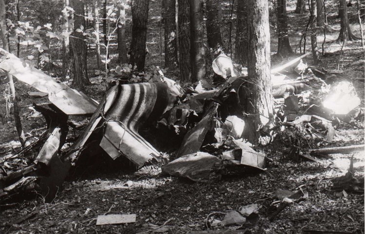 Das Wrack einer der beiden Unglücksmaschinen, die am 16. Juli 1945 im Junkerental abstürzten.