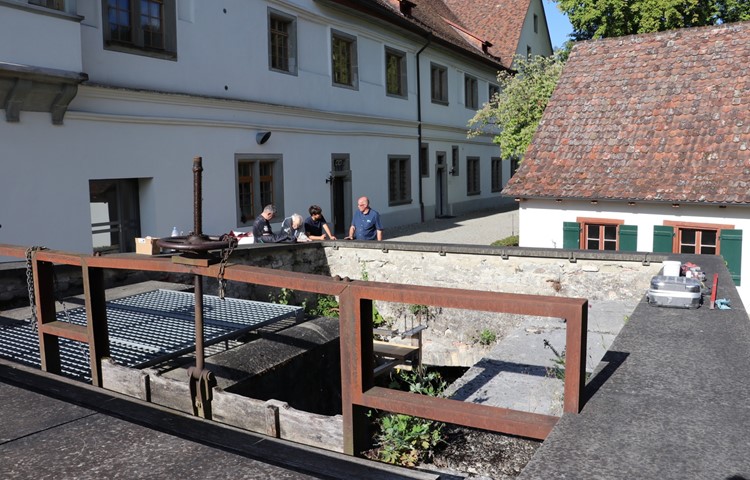 Hier im Hof des Klosterguts Paradies soll Paul Mattmüllers Wasserrad schliesslich eingesetzt werden.