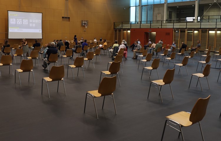Viele Plätze blieben am Montagabend in der Dreifachhalle leer, als über die Zukunft der Schule diskutiert wurde.