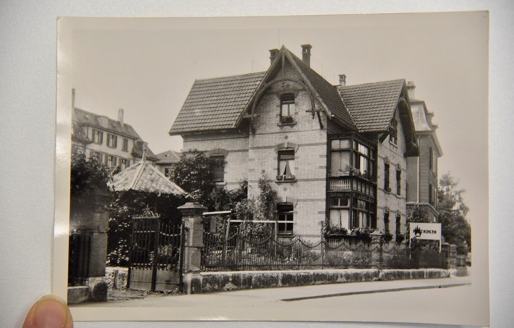 Verkauft wurde in den 40er-Jahren ein Teil des in Ossingen am Husemersee gestochenen Torfs von Fierz Kohlen in Zürich-Oerlikon.