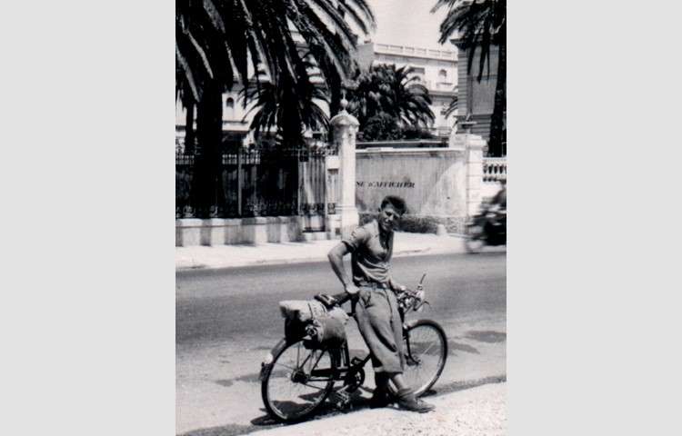 Fredi Gisler liebte die Freiheit und fuhr mit dem Velo quer durch Europa, hier in Nizza …