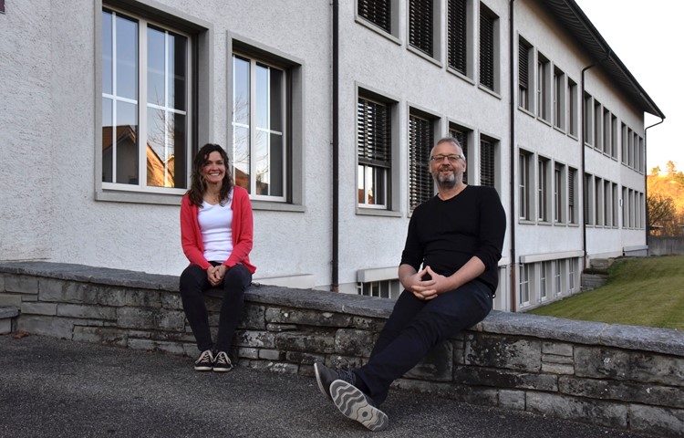 Sarah von Reitzenstein und Daniel Heuer berichten, wie es mit der Schule Flaachtal weitergeht.