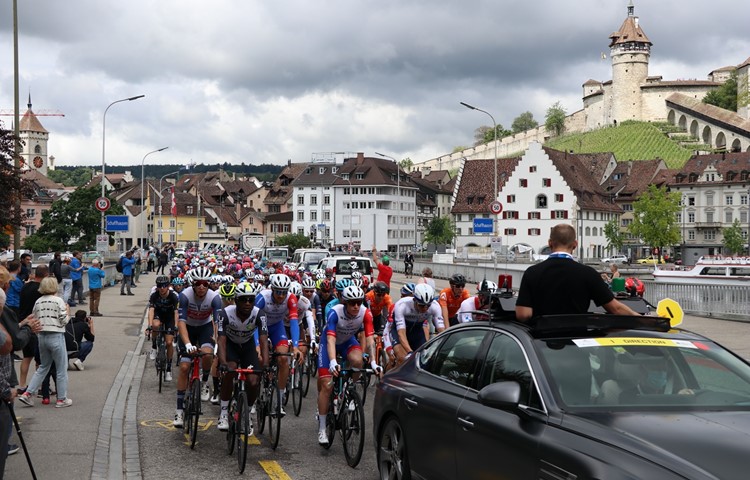 Die Grenze zum Weinland diente quasi als unsichtbare Startlinie der zweiten Tour-de-Suisse-Etappe.
