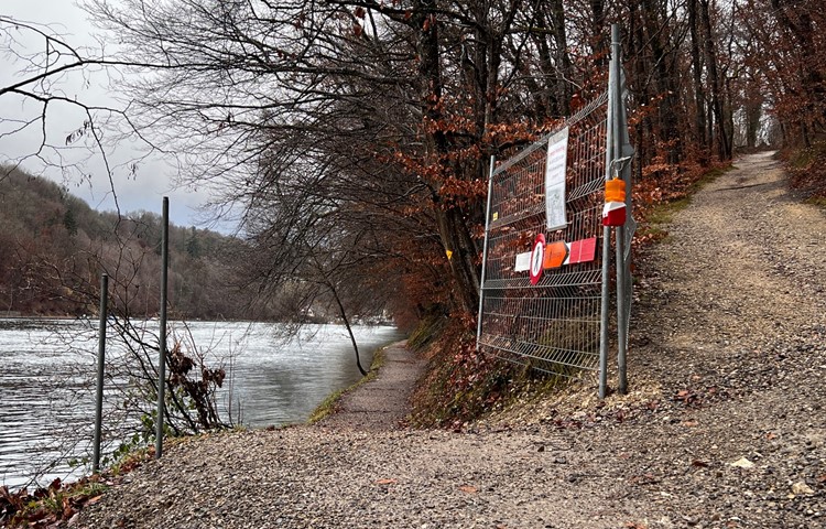 Der Wanderweg zwischen Dachsen und dem Rheinfall bleibt bis am 1. März gesperrt.