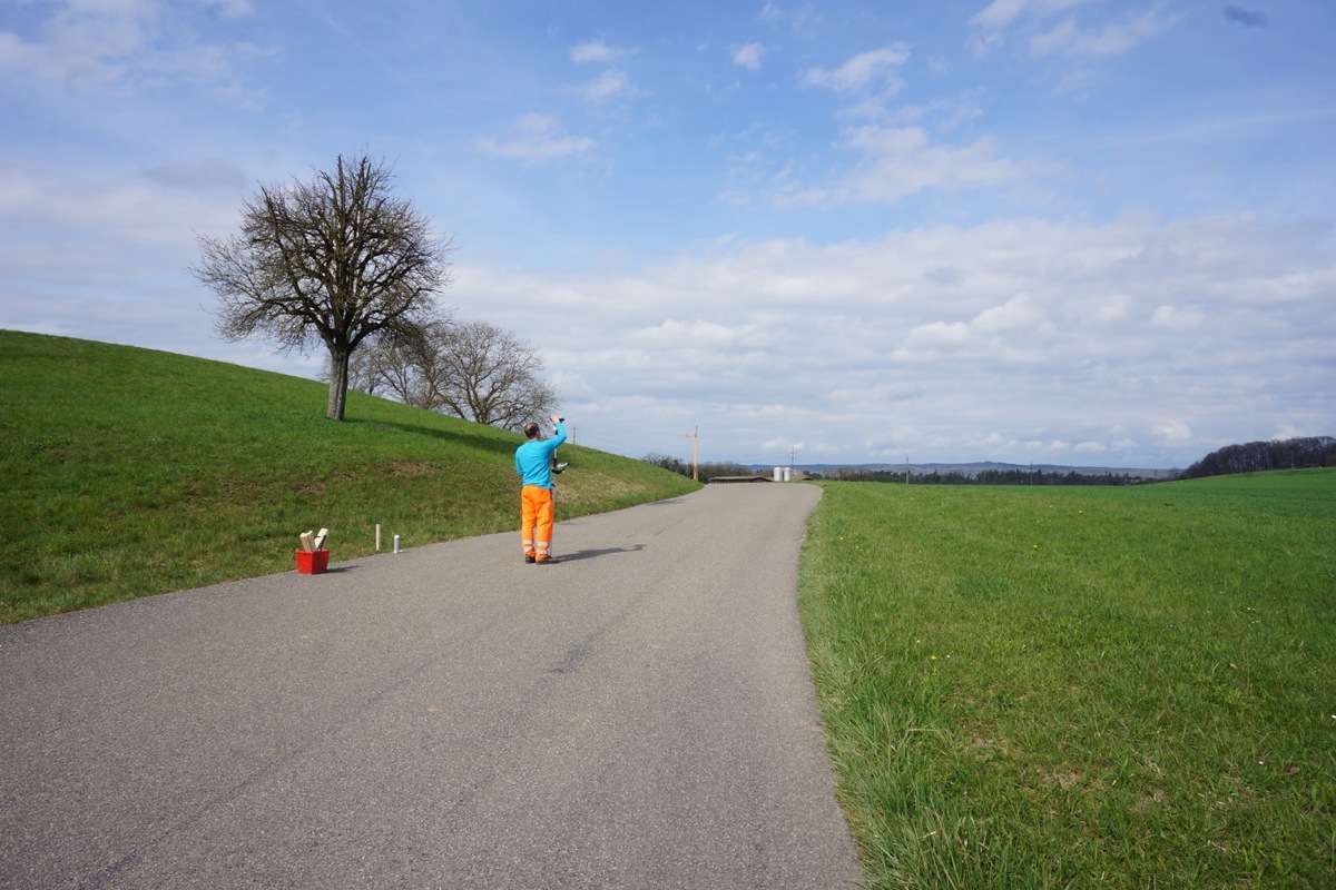 In Marthalen wird in nächster Nähe zu einem häufig benutzten Schulweg gebohrt.