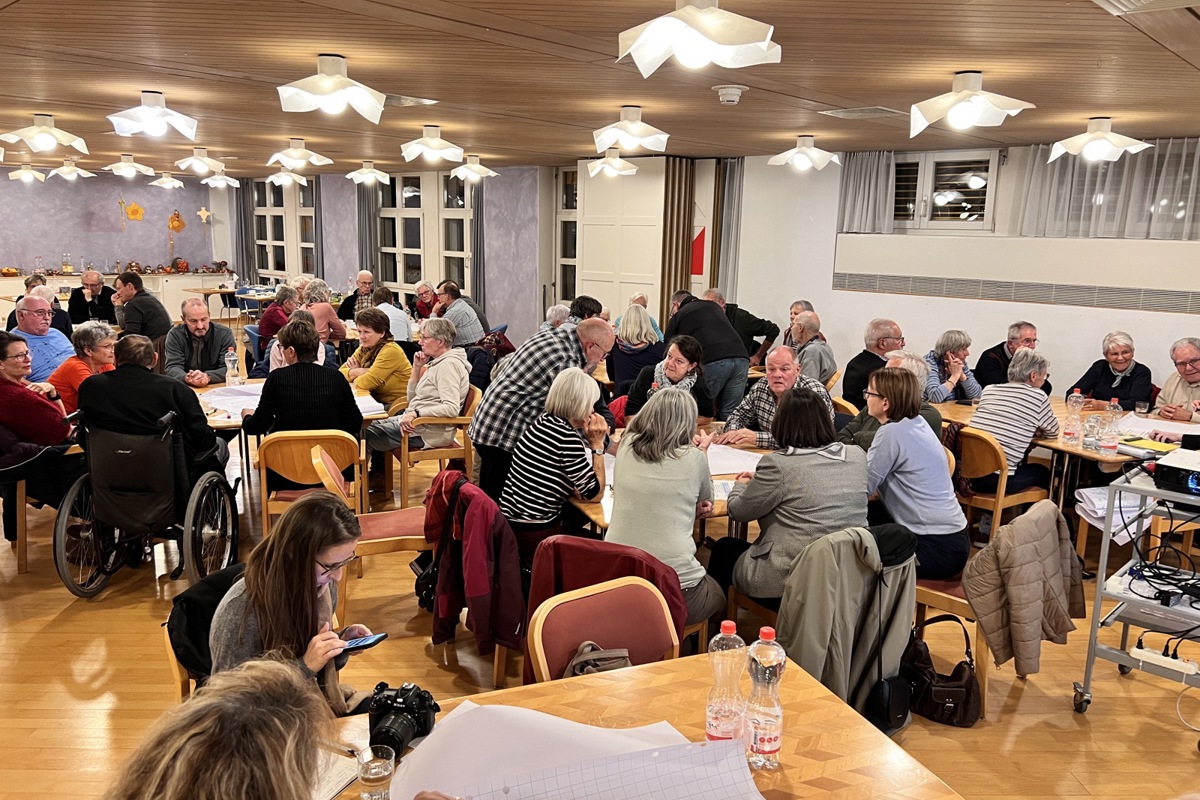 In moderierten Gruppen wurde diskutiert – die Veranstaltung wird noch zweimal durchgeführt.