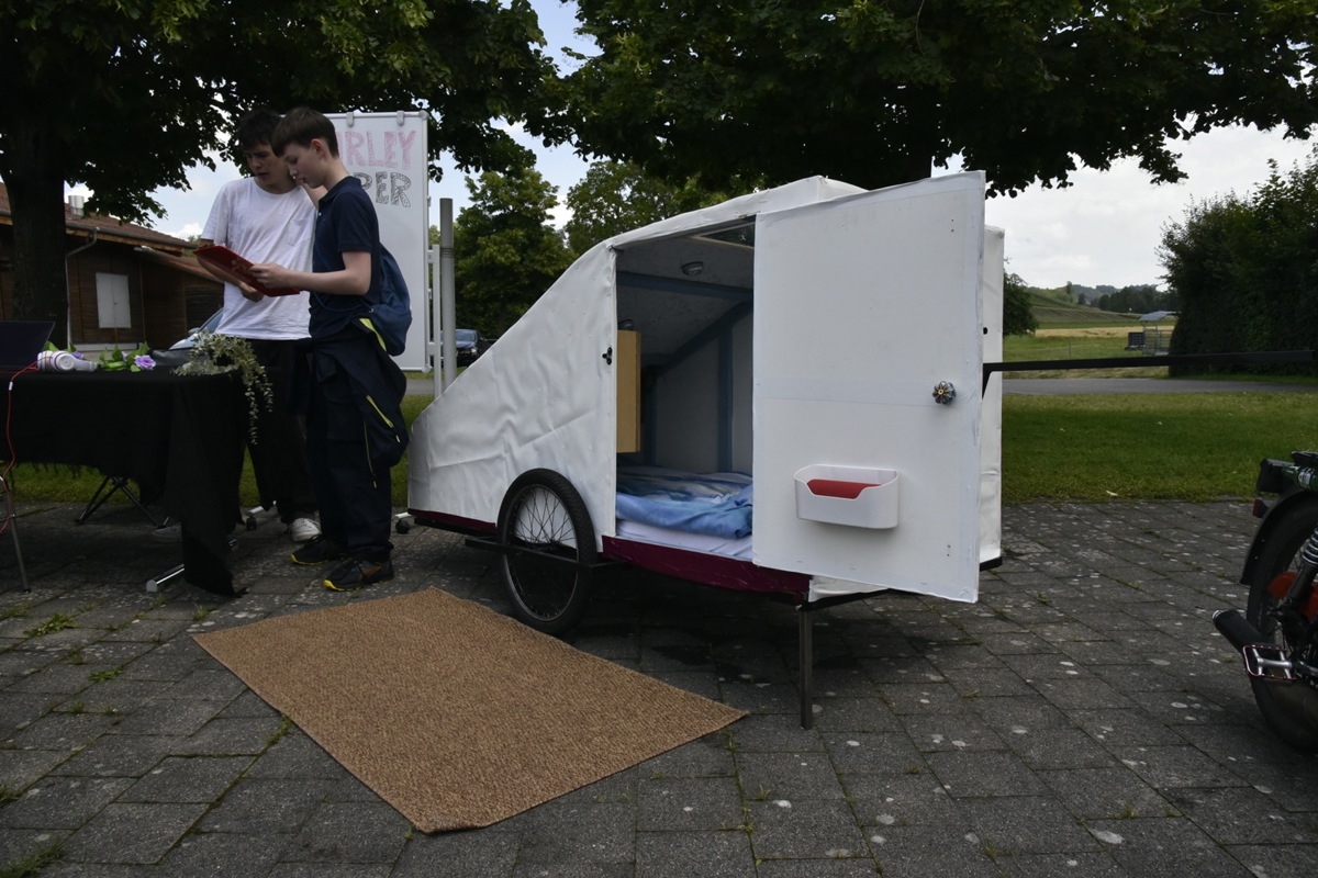 Einen Wohnanhänger fürs Töffli baute Enio Montagni. Einen Wohnanhänger fürs Töffli baute Enio Montagni.