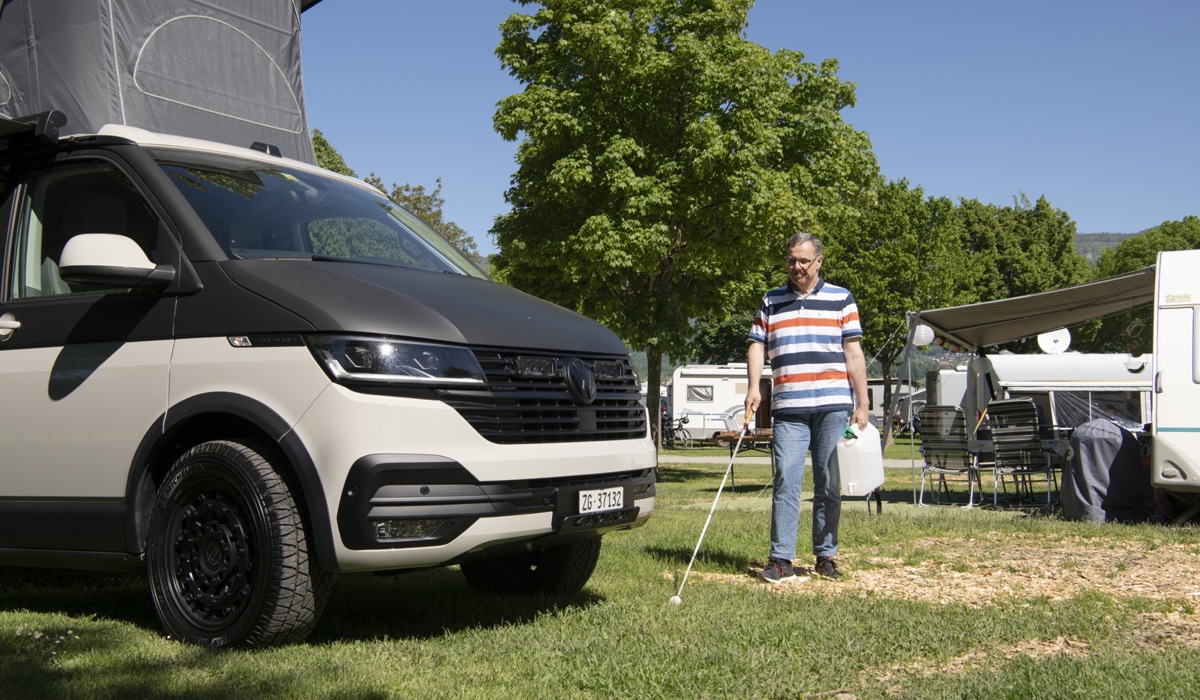 christoph-ammann-beim-wasserholen-campingreportage-hier-in-solothurn-jv21_dsc_36341.jpg