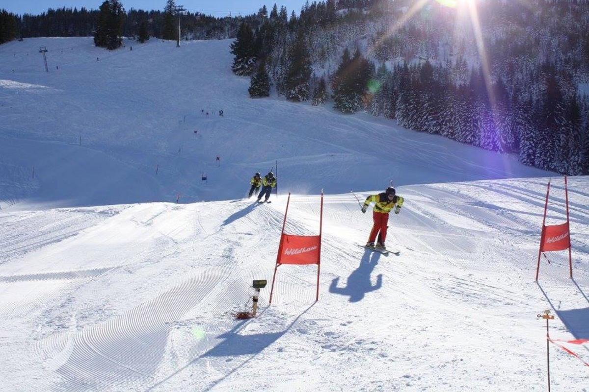 Im Skigebiet Wildhaus fahren am Samstag die Feuerwehrleute um die Wette.