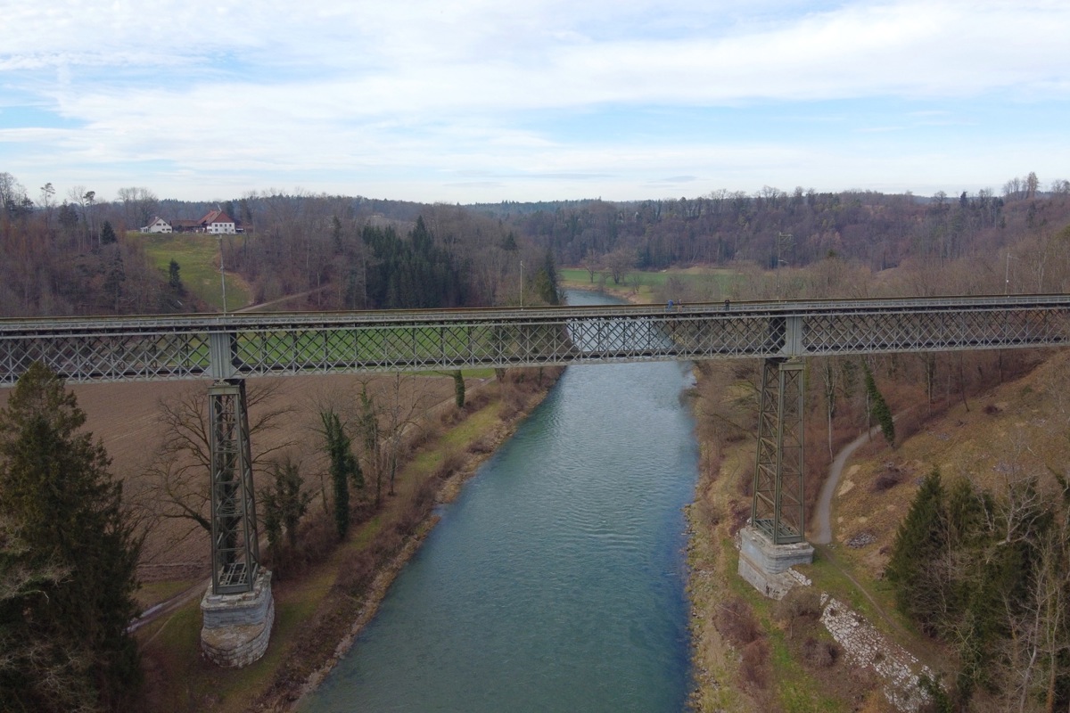 Die bedeutendste Gitterbrücke mit eisernen Pfeilern in der Schweiz Die bedeutendste Gitterbrücke mit eisernen Pfeilern in der Schweiz