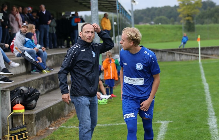 Trainer Daniel Riesen und sein FC Ellikon/Marthalen haben eine schwierige Rückrunde vor sich.