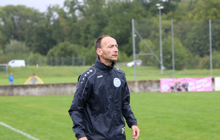 Trainer Daniel Riesen und sein FC Ellikon/Marthalen mussten sich trotz Führung mit einem Punkt begnügen.