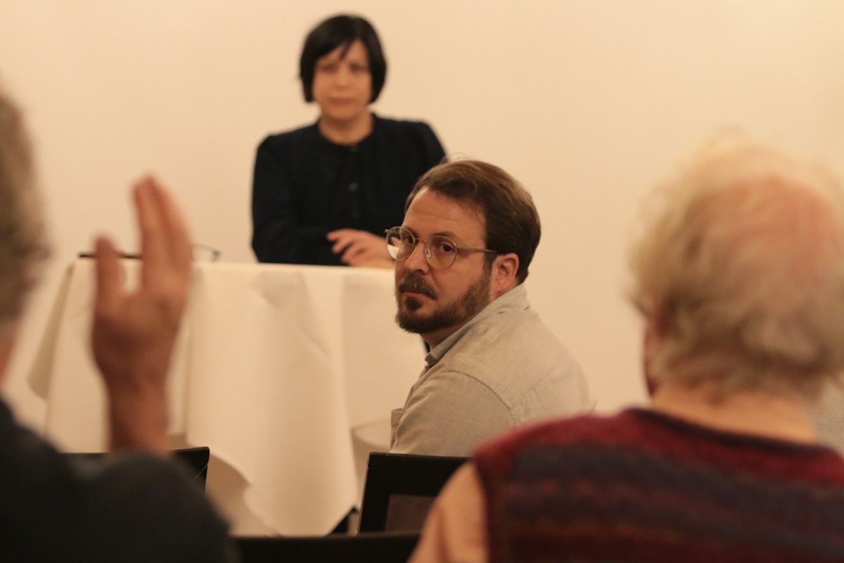 Sebastian Schmid (vorne) und Min Li Marti sprachen über den Verkehr und diskutierten angeregt mit den Anwesenden. Sebastian Schmid (vorne) und Min Li Marti sprachen über den Verkehr und diskutierten angeregt mit den Anwesenden.
