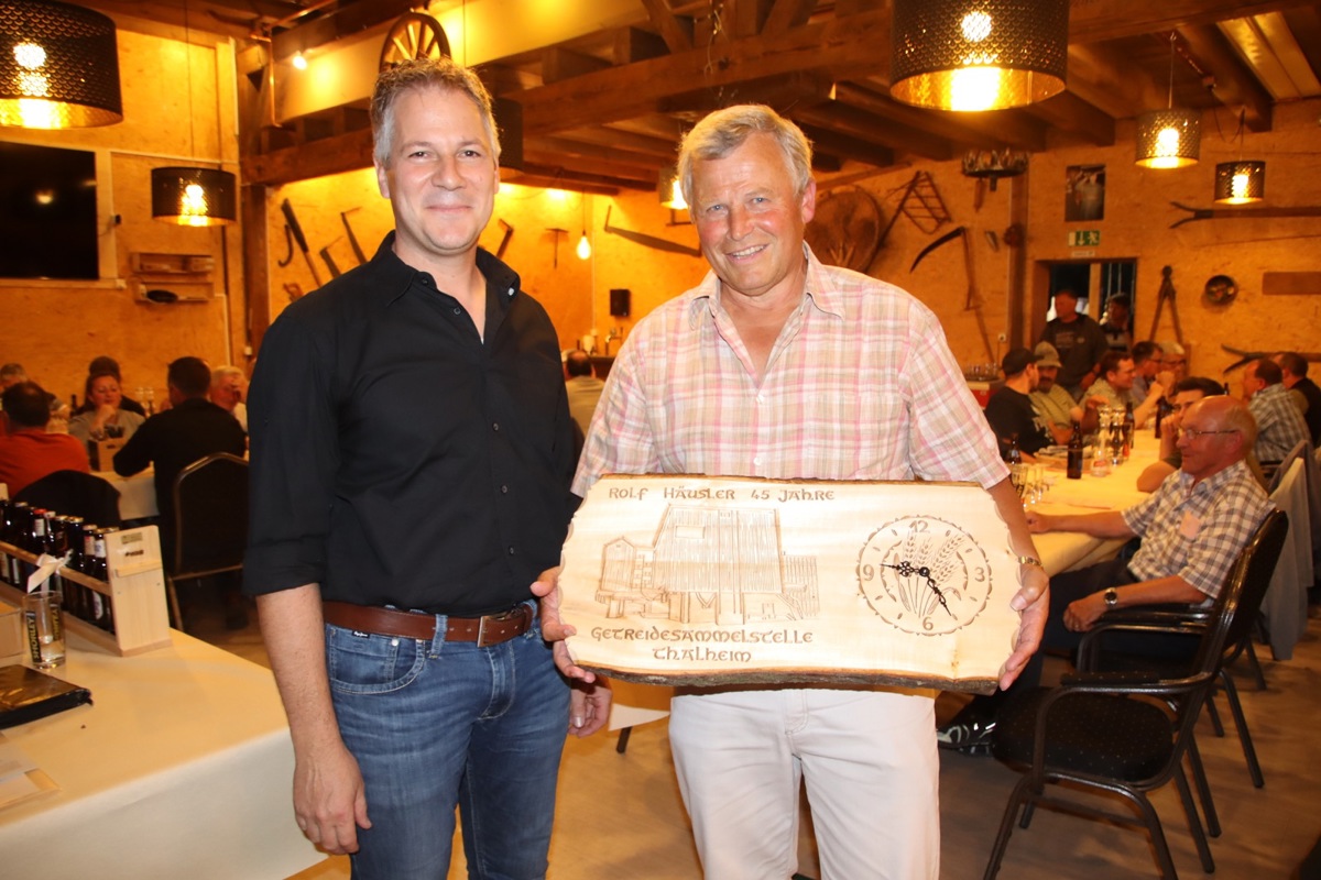 Marc Peter verabschiedete Rolf Häusler, der noch ein bisschen bleibt. Marc Peter verabschiedete Rolf Häusler, der noch ein bisschen bleibt.