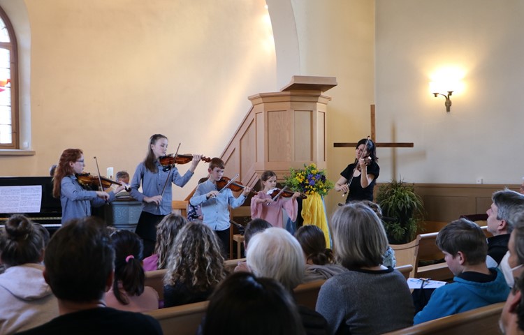 Das Benefizkonzert brachte engagierte Musizierende und ein grosszügiges Publikum zusammen. Im Bild: Das Streichquintett der Familie Ulli.