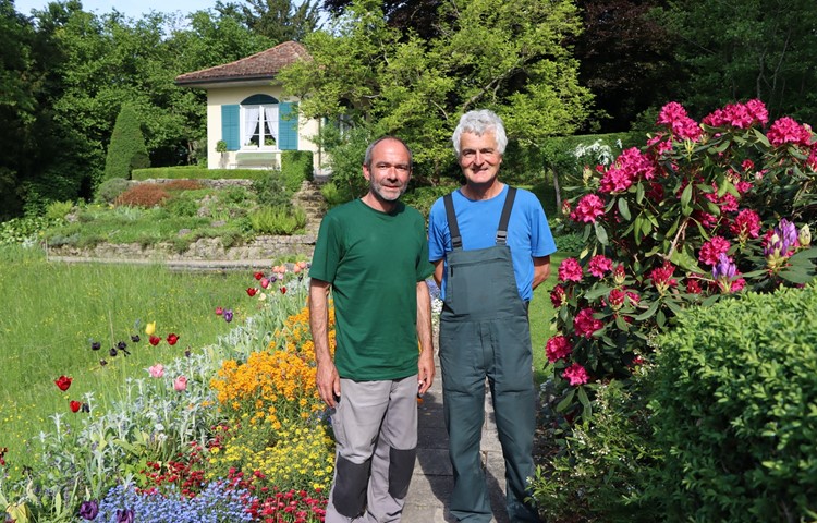 Lukas Roggensinger und Christian Rüegsegger nehmen sich genug Zeit für die Übergabe, damit der Schlossgarten das Juwel bleibt, zu dem er in vielen Jahren geworden ist.