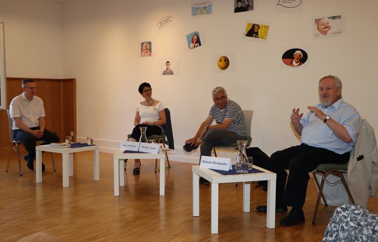 Moderiert von Heinz-Jürgen Heckmann (v.l.) diskutierten Helen Hollinger, Matthias Fischer und Helmut Bachmaier.