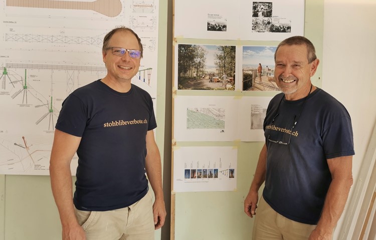Martin Zulauf (links) und Peter Loosli freuen sich, dass das Projekt «Burghügel» dank Bauplänen und Visualisierungen nicht mehr nur eine Vision ist, …