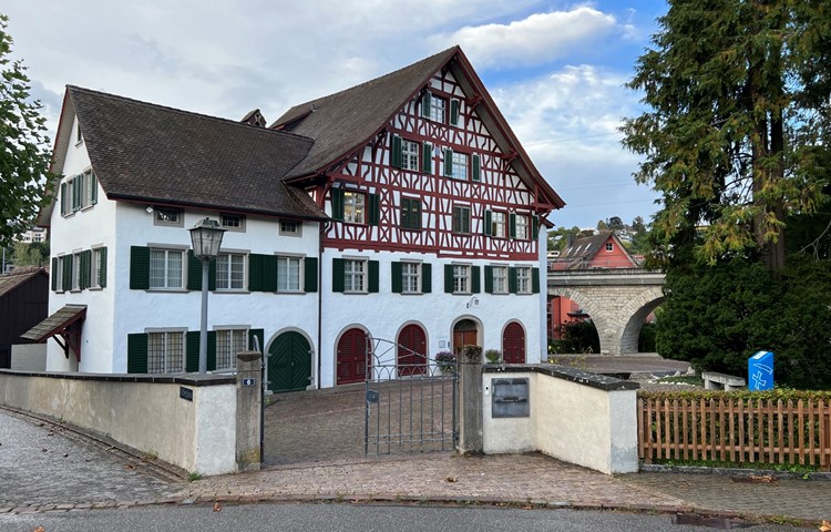 Das Notariat Feuerthalen betreut acht Gemeinden und ist im Gemeindehaus untergebracht.