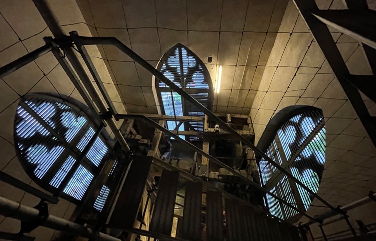 Blick in den Glockenraum der Kirche Andelfingen.