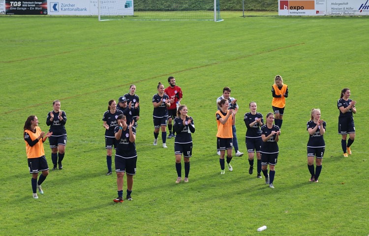 Freude bei den FCEM-Frauen: Sie spielen im Frühling in der 1. Stärkeklasse und damit um den Aufstieg in die 3. Liga.