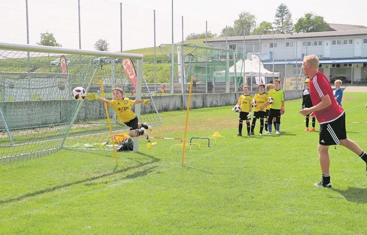 Im Axpo-Fussballcamp in Marthalen werden auch die Goalies professionell trainiert.