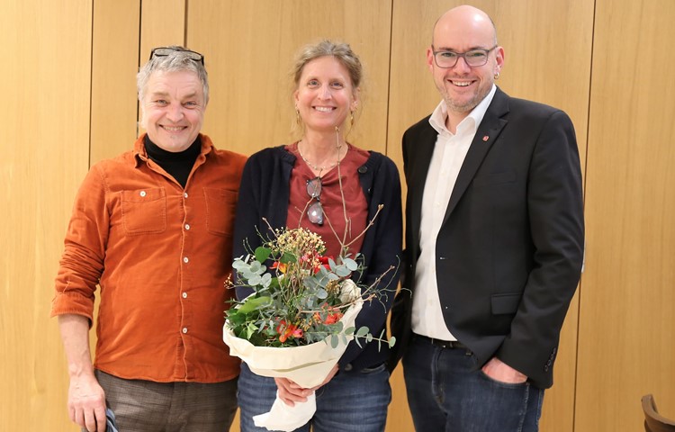 Die wiedergewählte Sibylle Jüttner (mitte), Arnold Kohler (links) und Holger Gurtner.