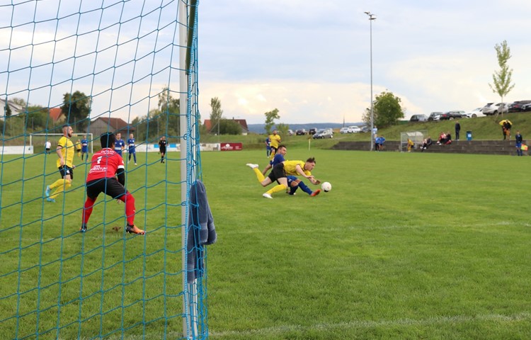 Das Hinspiel gegen NK Dinamo Schaffhausen in Marthalen war eine umkämpfte Angelegenheit.