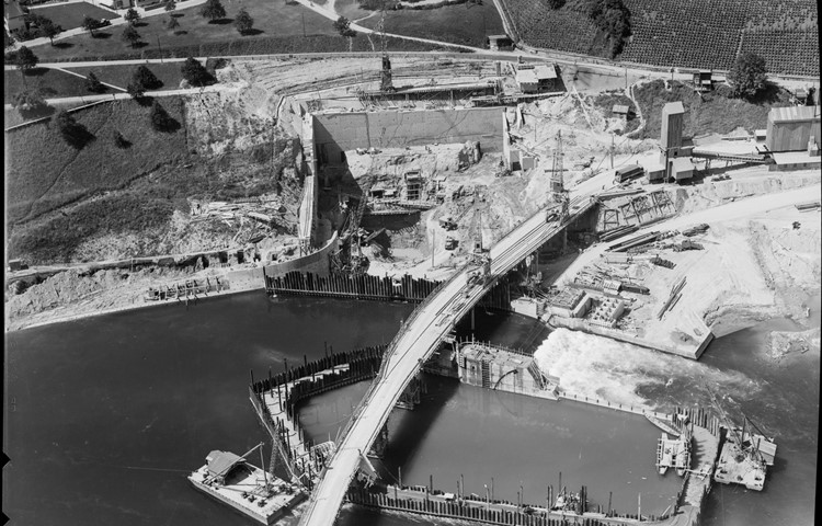 Blick auf die Baustelle des Kraftwerks im Jahr 1954.