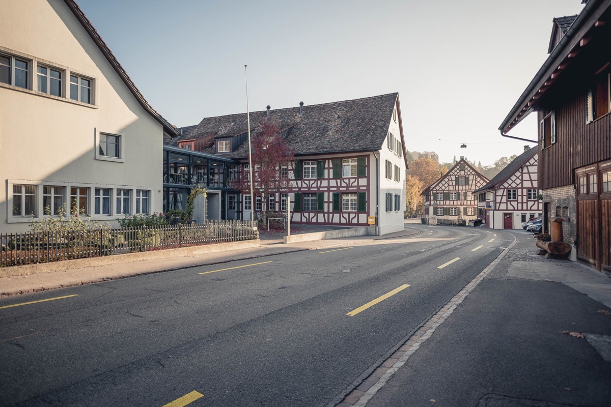 Nur die Strasse ist leer