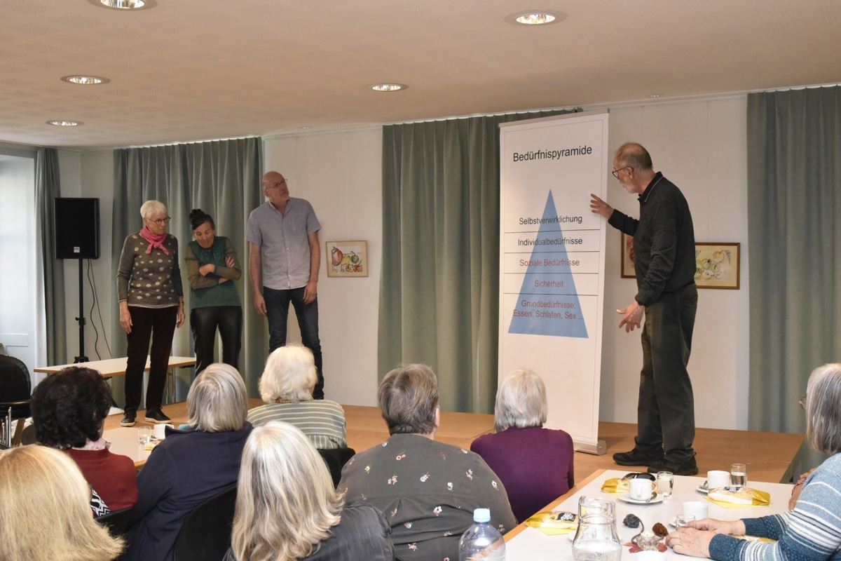 Die Theatergruppe Obertor zeigte, was Einsamkeit ausmacht und wie ihr begegnet werden kann.