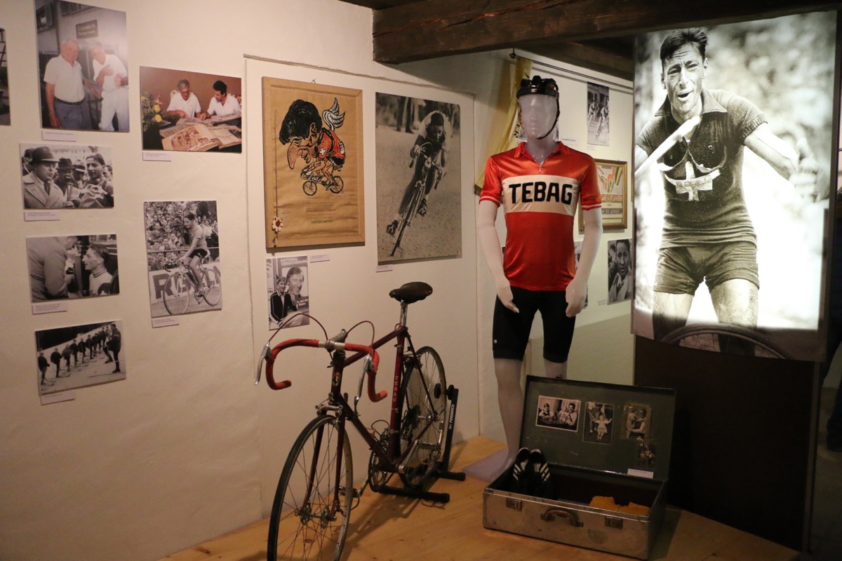 Die Sonderausstellung im Ortsmuseum rückt das Leben und die zahlreichen Erfolge von Ferdy Kübler in den Vordergrund. Die Sonderausstellung im Ortsmuseum rückt das Leben und die zahlreichen Erfolge von Ferdy Kübler in den Vordergrund.