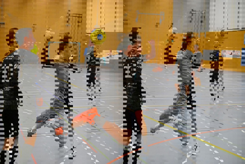 2104 9 Handball Zvg10