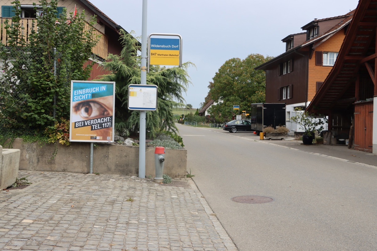 Die Bushaltestellen in Rudolfingen und Wildensbuch (Bild) sollen hindernisfrei werden.