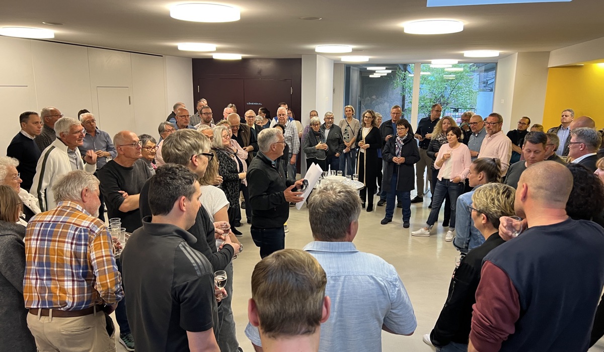 Hansruedi Jucker Erklärt Um Viertel Nach Sechs, Warum Es In Andelfingen So Lange Gedauert Hat4