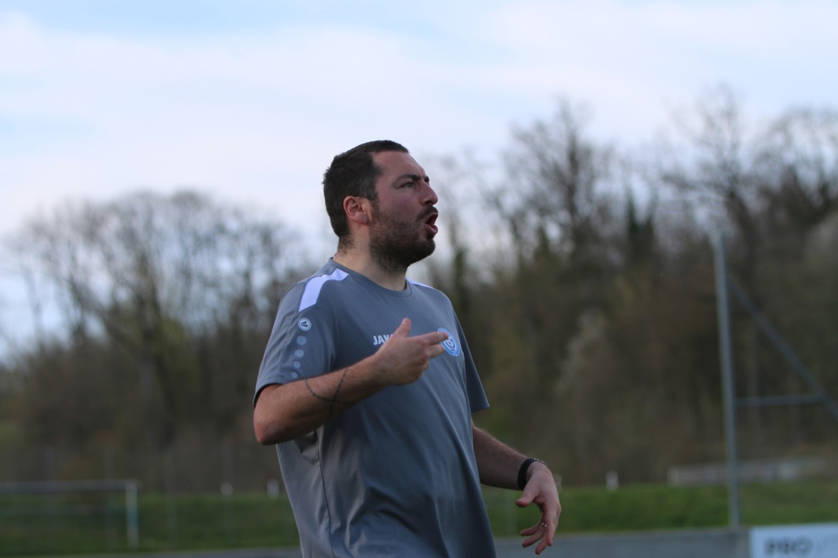 FCEM-Trainer Dario Messina erreichte mit seinem Team immerhin einen Punkt.