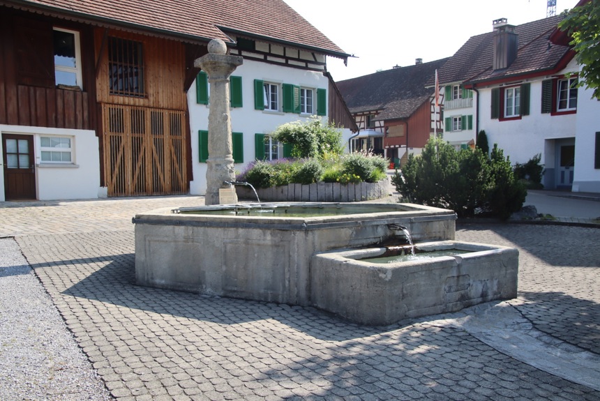 1306 4 Dorfbrunnen Benken Romue7