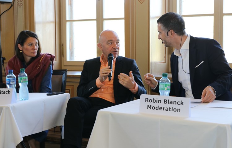 Sie vertreten neu den Kanton Zürich im Ständerat: Tiana Moser (GLP) und Daniel Jositsch (SP), hier am 24. September am Podium der Weinländer Parteien auf Schloss Laufen.